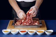 僅100個位，月均營收卻超百萬的中式現(xiàn)拌烤肉店是如何設(shè)計(jì)出來的？